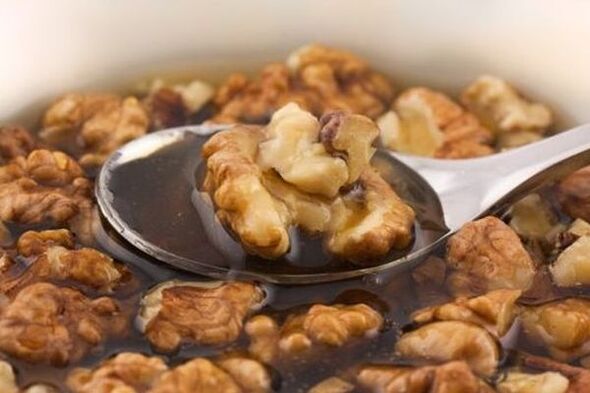 Benefits of honey and nuts